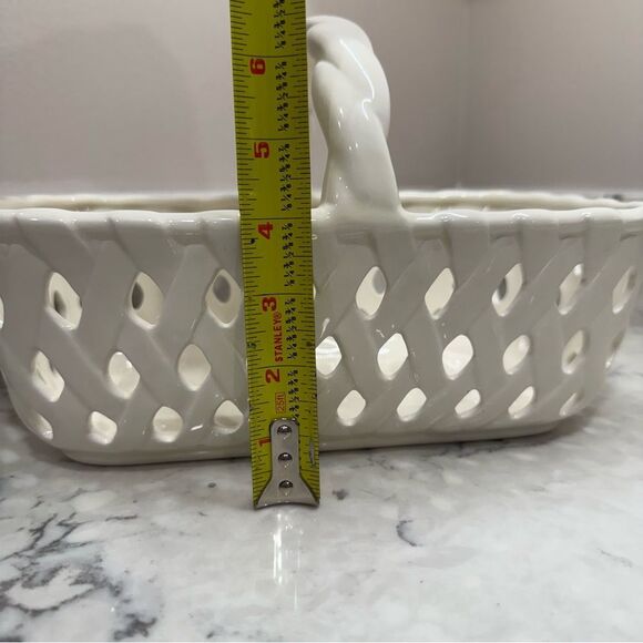 Portmeirion Studio Valerie 12" Ceramic Lattice Handled Basket. - Picture 6 of 7